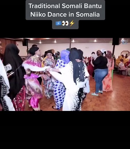 Traditional Somali Bantu Niiko Dance in Somalia 🇸🇴: Vibrant African Cultural Performance