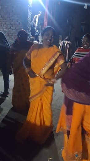 छोटी हुआ रंजन वाला डांस कर रहे हैं