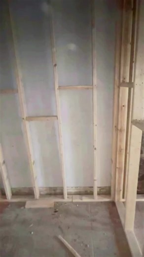 The transformation continues! 🛠️🏠 We are moving fast on this Fix & Flip project. After securing the structure and the roof, we are now diving into the next phase of the renovation. Every step brings us closer to the final reveal, and I’m excited to show you the progress we've made on-site today. Seeing a house go from a shell to a home is the most rewarding part of this business. If you want to see the behind-the-scenes of how we manage these stages and keep the project on track, watch the vid