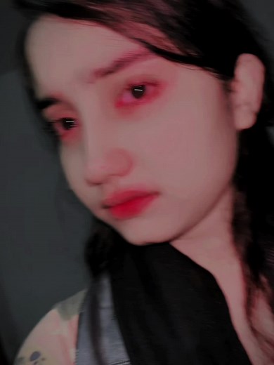 Stunning Red Eye Makeup Close-Up Tutorial