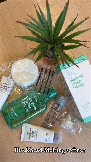 JOIN THE #CLEANNOSECLUB @Jumiso Official launched this product, Blackhead Melting softner: This product softens hardened sebum for easy removal and provides pore care to prevent clogging Formulated with Succinic Acid - Clears clogged pores & controls excess sebum Cypress Water - Soothes and calms the skin PHA - Gently exfoliates while providing hydration. This is worth trying if you’re Struggling with Recurring Blackheads, it is the Ultimate Nose Blackhead Remover. Available on yesstyle, use lin