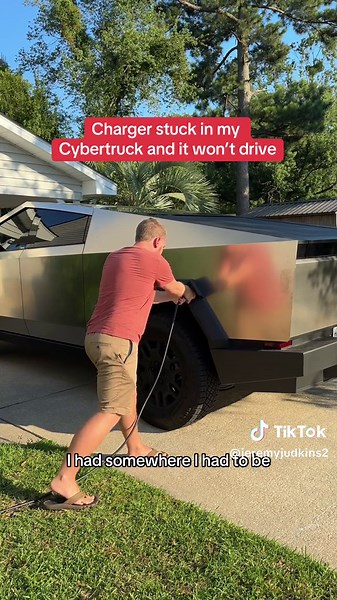 This is what you do if your charger gets stuck in your Tesla Cybertruck. #tesla #cybertruck #teslacybertruck