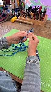 Setting up for success! 🔧✨ Here's how to create a secure SINGLE set-up for yourparacord projects. Every great knot starts with a solid foundation.🔗#paracordeu #paracord #paracordprojects #maker #paracordbracelet #dogcollar #setup | Paracord.eu