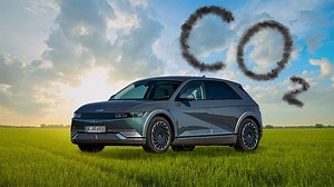 Sind E-Autos wirklich klimafreundlicher? CO₂-Bilanz im Check