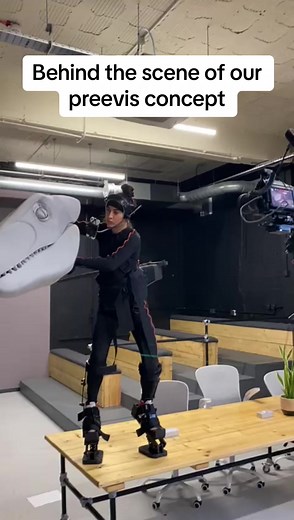 Actors vs Blue Suits in Jurassic World Evolution 2