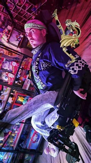 I'm trying to do JoJo poses in a wheelchair 😭 (JoJo's Bizarre Adventure)