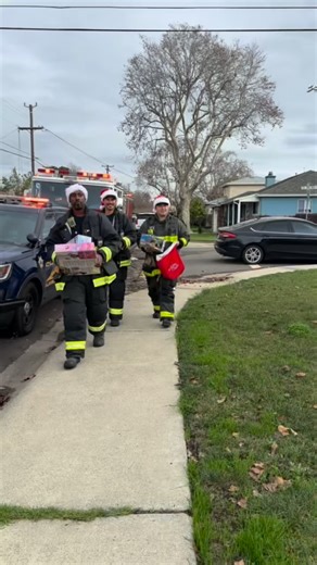 ✨ A Joyous Holiday Surprise in San Lorenzo! 🎄 On December 23, 2025, the Alameda County Fire Department (ACFD), California Highway Patrol (CHP), and Alameda County Sheriff’s Office (ACSO) came together to create a magical moment for a young East Bay family. Thanks to generous donations from CHiPs for Kids and community partners, the family received gifts they wished for, including a very special violin for a young girl. This heartwarming collaboration shows the power of community and first respo