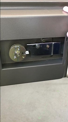 ダイヤル式金庫の鍵で開く仕組み。【鍵屋】【鍵の仕組み】 #鍵屋 #locksmith #shorts