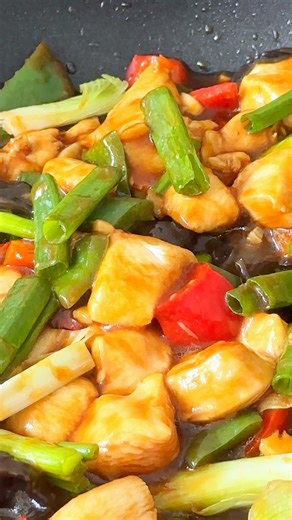 9K views · 110 reactions | CHICKEN WITH GARLIC SAUCE - Quick, easy, and packed with flavor. Tender chicken and vibrant veggies tossed in a savory garlic sauce, ready in just 20 minutes.  Recipe link in the comments! #chickenrecipes #garlicsauce #easyrecipes #chineserecipes #dinnerideas #chickenbreastrecipes | Rasa Malaysia | Facebook