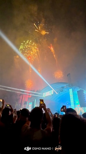 A party scene at the Cebu City New Year 2026 Countdown at Plaza Independencia 🎆 A huge crowd gathered, marking the biggest turnout since the Cebu City countdown began four years ago (2022–2023). | SkyscraperCity - Cebu Updates