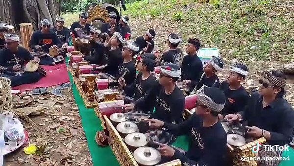 Exploring the Melodic Angklung Music of Bali