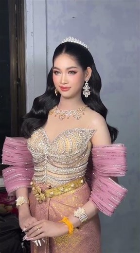 So beautiful bride កូនក្រមុំស្អាតណាស់🤭 #marry #wedding #makeup #beautiful
