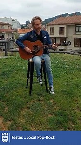 📜 O Local Pop-Rock é un ciclo musical onde grupos da cidade amosarán as súas melodias nas prazas e nas rúas ➡ Dany Moure, dos Odiosos 5, trouxo até o Campillo de Santa María á súa guitarra para presentar o evento acompañado do edil de Festas, Demetrio Gómez. Esta fin de semana é a quenda da música local! | Concello de Pontevedra