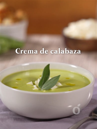 😋 Dale un giro delicioso a esta crema de calabaza con cubitos de Queso Panela Light Lala®.🧀 Combina tradición y frescura en un solo platillo. ¡Encuentra la receta en nuestro sitio! Ingredientes: Aceite de oliva 1 diente de ajo 1/4 de cebolla 2 tazas de calabaza italiana 3 tazas de caldo de pollo Pimienta Sal Salvia 400 g. de Queso panela light LALA Pimienta Crema light LALA #crema #sopa #recetassaludablesyfaciles #recetascaseras