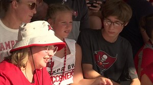Bucs fan helps Michigan family continue tradition at Bucs training camp