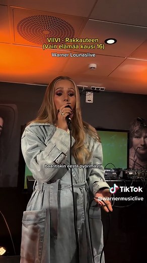 VIIVI esittää Rakkauteen keikalla Warnerin Lounaslivessä