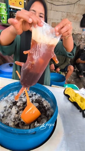 1.8K views · 3 comments | Beli pake pelastik model baru ada kakinya | Es teh kobok kang apit pondok ungu | Kang Cepi | Facebook