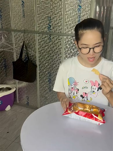 Huyền Bi Làm Bim Bim Trộn- Mixed Snacks#huyenbi #funny #viralvideo #shortvideo