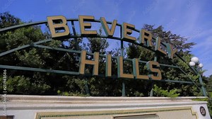 close up shot of Beverly Hills sign in Beverly Gardens Park.