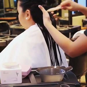 Wella SP Balance Scalp Mask is an intensive treatment which soothes sensitive scalps and relieves irritation and itchiness 💆🏽‍ #systemprofessional #wellaph | Wella Professionals