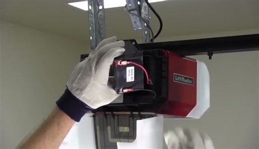 Watch How to Replace the Battery﹙UPLUS﹚ in Your LiftMaster Garage Door Opener on Amazon Live