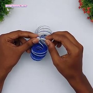 Christmas decoration ideas - Homemade Christmas crafts - Handmade Xmas decoration ornaments #ChristmasWreath #ChristmasCrafts #Crafts | Entertaining Arts