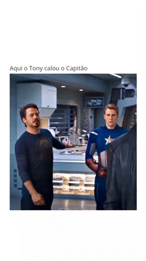 ps2classico on Instagram: "Nos siga (@acervo.filmes) para descobrir aquele seu novo filme favorito. Uma curiosidade marcante é a forma como a cena do interrogatório entre Batman e o Coringa foi construída em Filme: O Cavaleiro das Trevas (2008) Essa sequência não foi feita apenas para mostrar um confronto físico, ela foi planejada para revelar o verdadeiro choque psicológico entre os dois personagens. O diretor Christopher Nolan deixou as luzes fortes, o ambiente fechado e a câmera próxima aos r