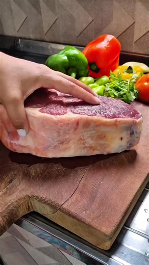 Carne de panela NÃO é tudo igual! 🥩✨ Descobre o segredo para nunca mais errar o ponto sem precisar de abrir a tampa (olha esse visor de vidro!). Clica no link abaixo e garante a tua panela antes que esgote! 👇🛒 ​#CozinhaPratica #PanelaDePressao #PanelaComVisor #CarneDePanela #ReceitasFaceis