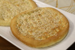 What could be better than a soft Kulcha in this cool weather? This Kulcha is perfectly baked which makes it airy and crusty at the same time. Do give it a try! Subscribe to our YouTube Channel for more recipes: http://bit.ly/2L7Rr5F For More Quick Recipes: http://bit.ly/2nnRYX9 #MasalaRecipes #Kulcha | Masala TV