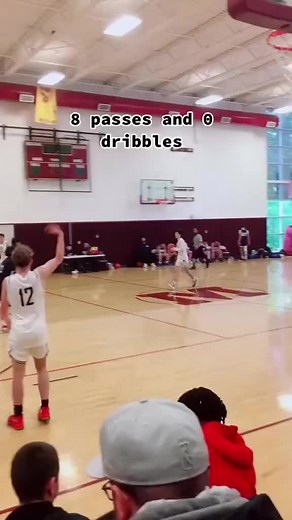 This is INCREDIBLE ball movement @CTH #bball #ballislife