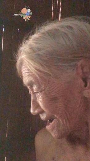 502K views · 10K reactions | Hello Hello kembali lagi bersama Nenek Goli 10 besarnya Wanukaka di tahun 2042, kali ini tentang Tdk mau permandian di gereja karna mau tetap di Marapu.. Jadi Marapu itu adalah kepercayaan di Tanah Sumba  Pokonya klo su bahas Marapu itu panjang sekali sdh  #fyp #viral #fbpro @semua orang | AtRy Peru | Facebook