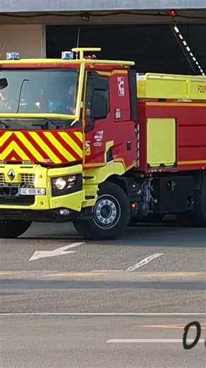 DEPART FMOGC heading to the fire located just behind the station #automobile #truck #fireman #fire
