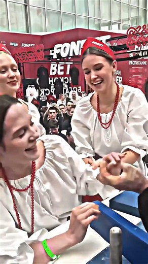 AKIMBO PLAY WITH GIRLS AND ROBOT HAND 🔥 #armwrestling #strength #play #akimbo
