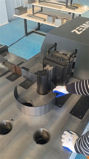 The horizontal press brake processes the arc. #machine #pressbrake #cnc #factory