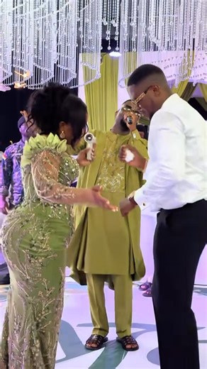 Razak_Styles on Instagram: "Dodzi ❤️ Veronica Content creator @razakstyles Bloggers @events_blogafrica @ghanawedding Event center @redcarpeteventscentre_spintex ———————- Creative Team ———————— Coordination @saventi.gh Event Design @milddy_kdecor Venue @redcarpeteventscentre_spintex Mua @Anaviosi__ Hairstylist @cutecutparlour Bride’s Outfits @touched_by_franca Groom’s / Groomsmen Outfits @kumicouture @attoandoh Photography @photoville.jpg Videography @orichstudios MC @the_highest_mc DJ @djrampage