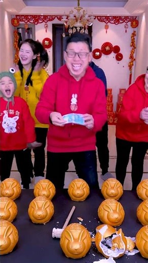 "Crash the Rabbit" Challenge! ！Who will win? 😃 #partygames #familygames #funny