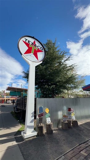 ✨ Share this with someone who needs to add this iconic Route 66 stop to their bucket list! We just