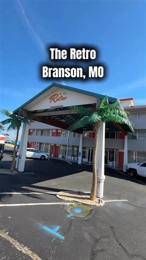 This old rundown motel on the Branson Strip just got a glow up. The Retro Hotel has been transformed into a groovy place to stay with clean rooms, breakfast, a great summer pool, and it’s dog friendly. We even have a discount for you. Comment RETRO and I’ll send the code. | Satirah Loves Branson