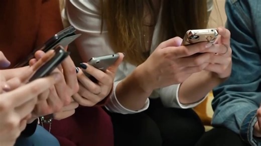 California lawmakers push to have warning labels on social media