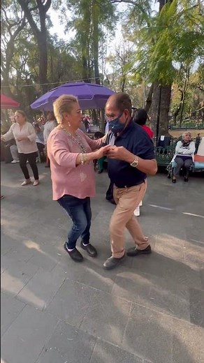 Los adultos mayores disfrutan del baile #viral #baile #cdmx #cumbia #dance #bailando