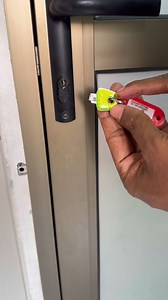 1.2M views · 17K reactions | Apprenez à retirer une clé cassée d'une serrure sans dépenser d'argent ! (les serruriers ne vous le disent pas) | Conseils Pratiques | Facebook