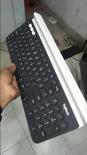 best multiple connectivity keyboard by Logitech K780