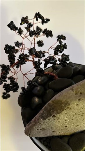 I made a beaded wire bonsai tree #diycrafts #wireworks #crystals #bonsai #wiretree