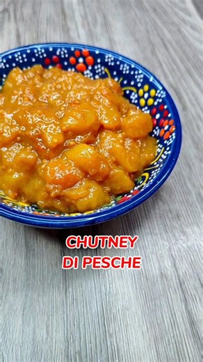 Chutney di pesca tabacchiera, multiuso e che fa bene anche come crema idratante. Ho usato: pesche tabacchiere, olio, cipolla, senape in grani, curcuma, peperoncino fresco, zucchero di canna, aceto di vino bianco, sale. #uomosenzatonno #staytuna #vegan #chutney #vegetarian | L'uomo senza tonno