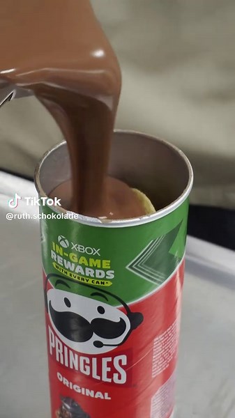Viral Snack-Check: Pringles x Chocolate 👀🍫 Wir mussten es einfach testen! Was ist eure Meinung? #pringles #chocolate #snack #ruthschokolade
