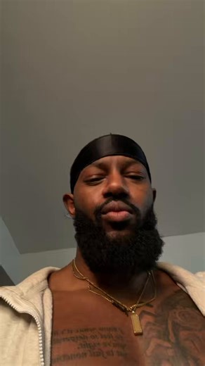 RT @MrJ_1023: “Smack it on the camera “