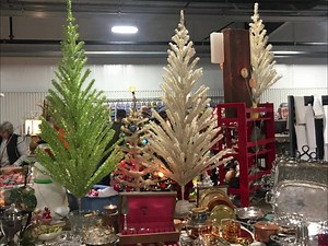 10K views · 159 reactions | Looking for that special something to give as a gift this season? Come on down to the Nashville Flea Market November 22,23,24! Over 100,000 sq. ft. of space and over 1200 booths! November 22,23,24 Fri 8a-6p, Sat 7a-6p, Sun 7a-4p. | Nashville Flea Market | Facebook