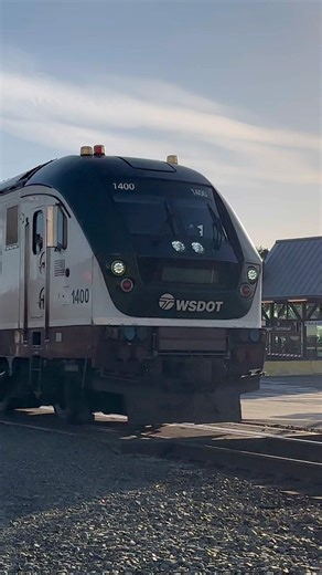 Amtrak cascades talgo 8 trainset in Edmonds with sc-44 leading!