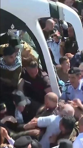 Freed Palestinian prisoners greeted by cheering crowd | AJ #shorts