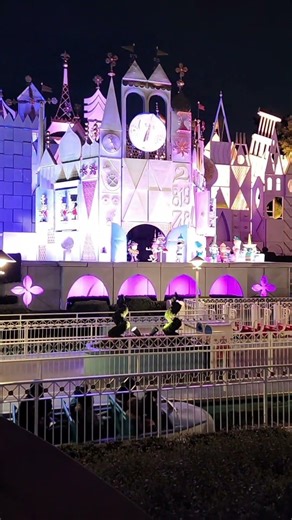 It's a small world Clock parade only 1 side of dolls moving @ Disneyland Park California (2/21/2026)